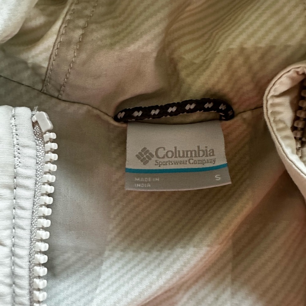 Columbia Women's Omni-Shield Beige Jacket - Picture 5 of 5